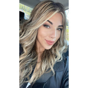 Meet your Posher, Coraly